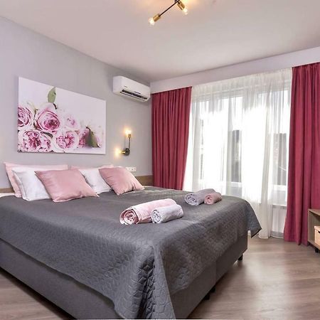 Rose One Bedroom Designer Apartment In City Centre By Flat Mаnager Sofia Eksteriør billede