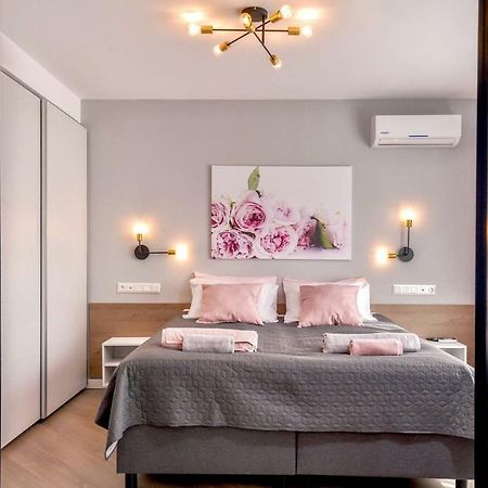 Rose One Bedroom Designer Apartment In City Centre By Flat Mаnager Sofia Eksteriør billede