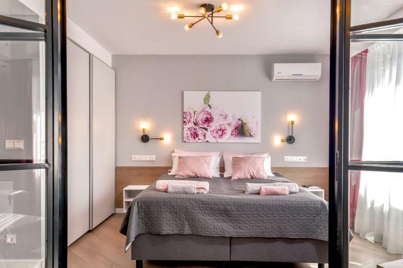 Rose One Bedroom Designer Apartment In City Centre By Flat Mаnager Sofia Eksteriør billede