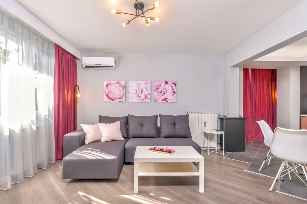 Rose One Bedroom Designer Apartment In City Centre By Flat Mаnager Sofia Eksteriør billede