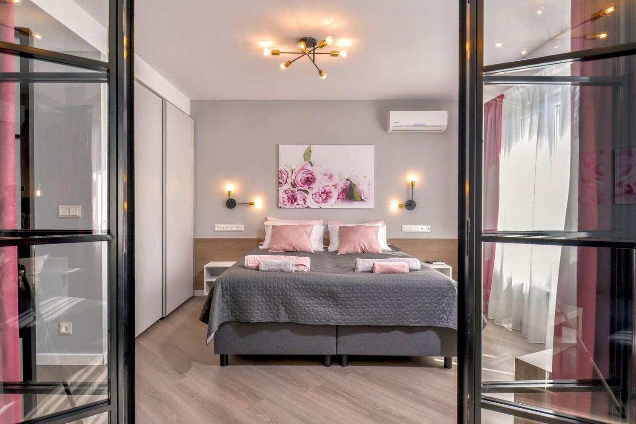 Rose One Bedroom Designer Apartment In City Centre By Flat Mаnager Sofia Eksteriør billede